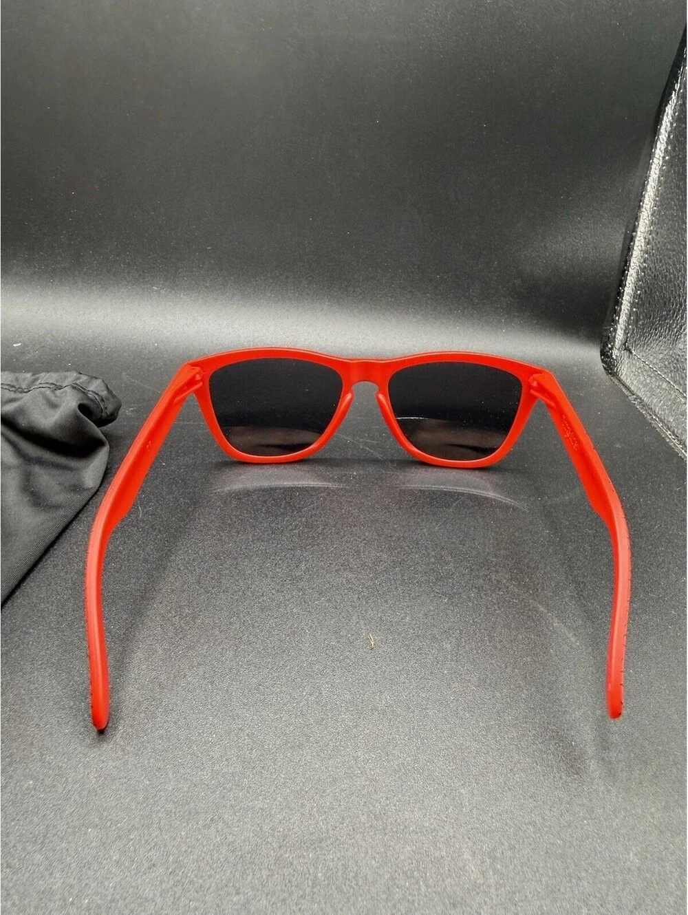 Oakley Frogskin Matte Red B1B/Ice Iridium Lenses